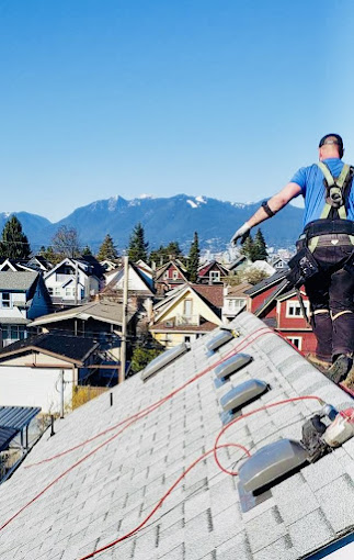 7 Ways Professional Roofers on Roof Elevate Your Home in Vancouver